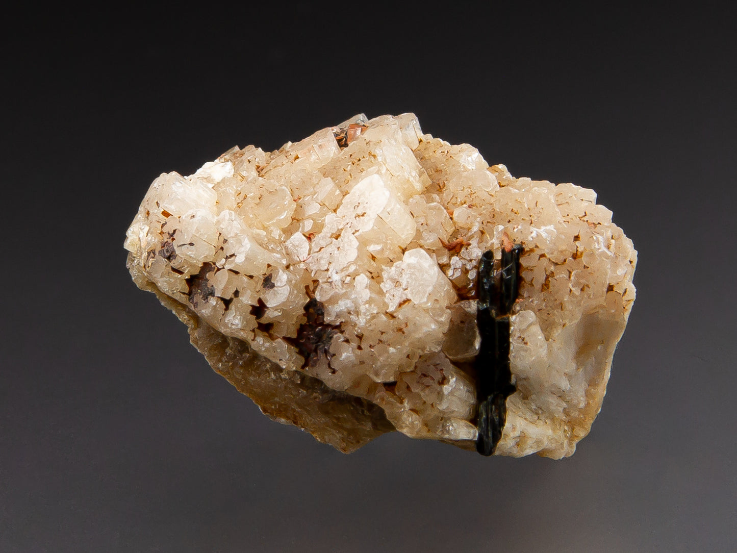 Leifite and Aegirine