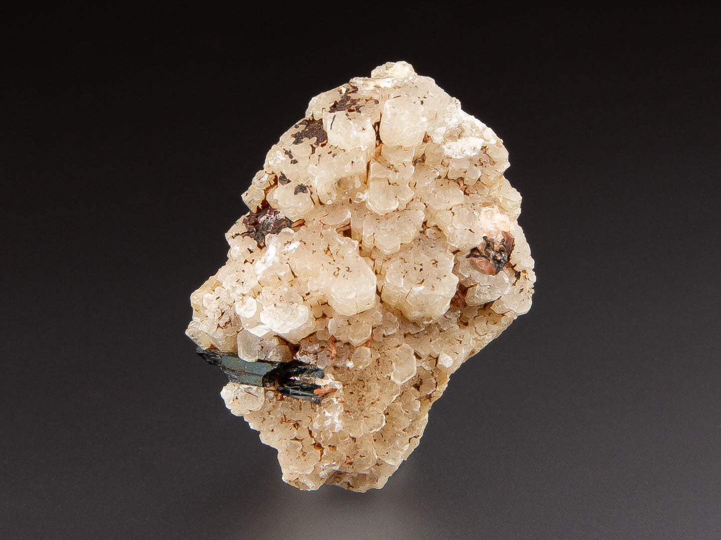 Leifite and Aegirine