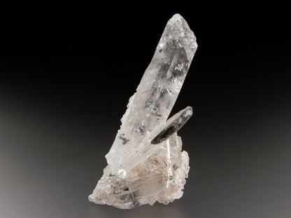 Quartz with Hydrocarbon Inclusions