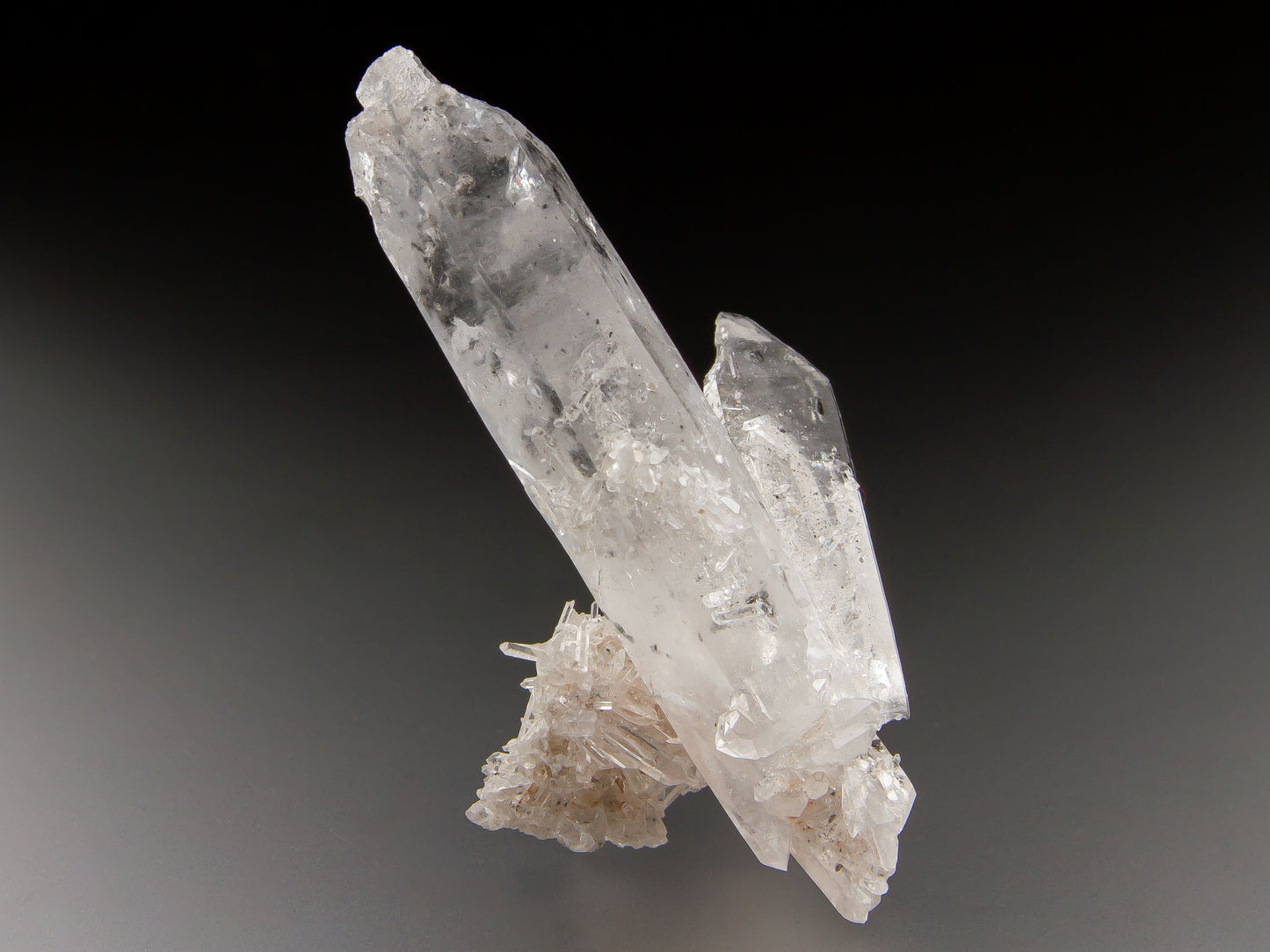 Quartz with Hydrocarbon Inclusions