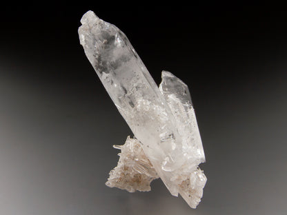 Quartz with Hydrocarbon Inclusions