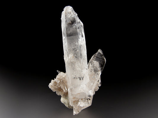 Quartz with Hydrocarbon Inclusions