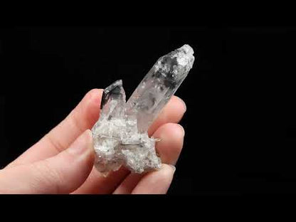 Quartz with Hydrocarbon Inclusions